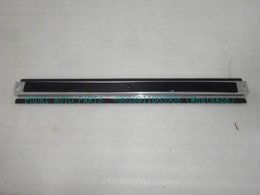 H436100000053为欧曼卡车蓄电池压板.jpg