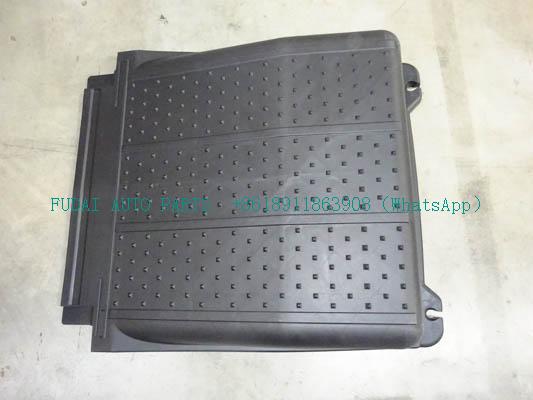 H436100000051为欧曼卡车蓄电池箱盖.jpg