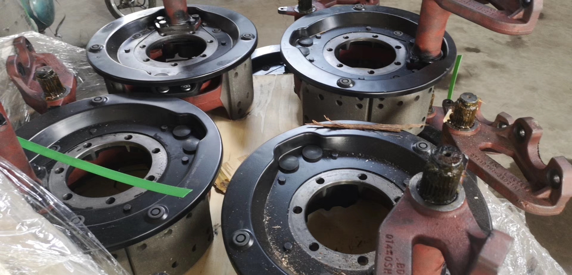 欧曼汽车车桥安凯/三环/青特等配件实图