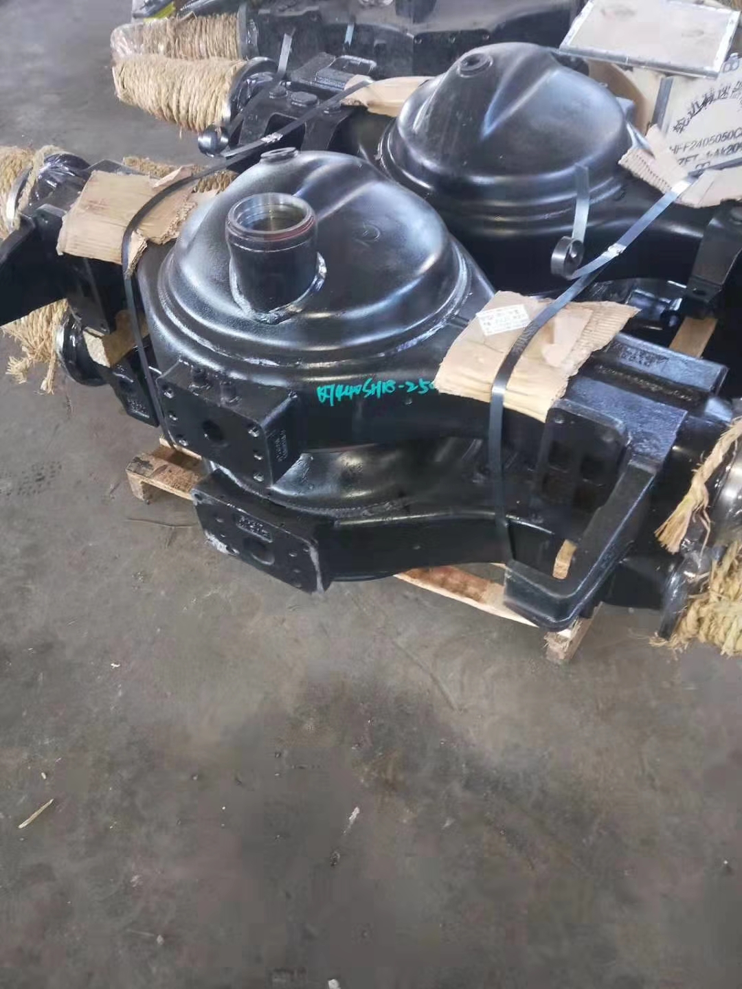 欧曼汽车车桥安凯/三环/青特等配件实图